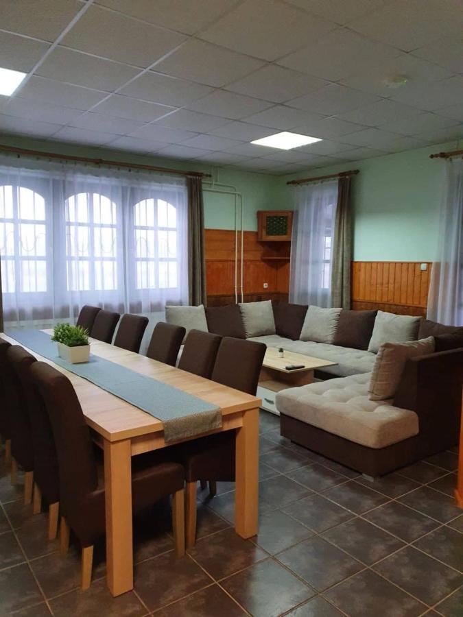 Hotel To Uti Vendeghaz Mezotur Zewnętrze zdjęcie