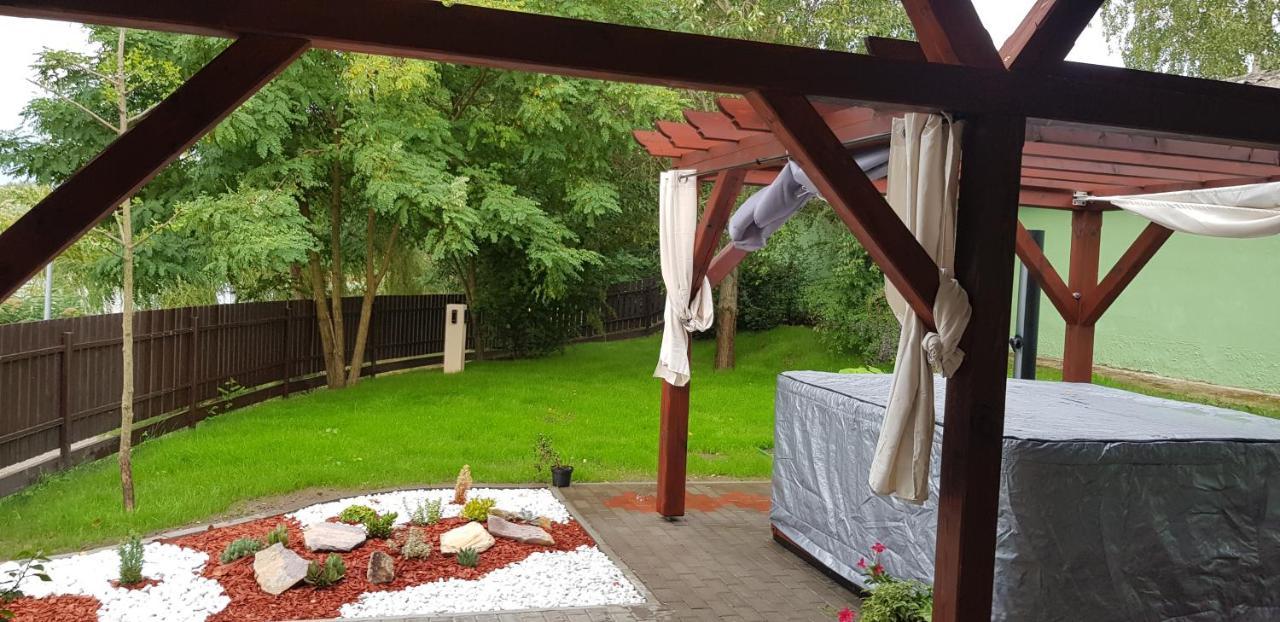 Hotel To Uti Vendeghaz Mezotur Zewnętrze zdjęcie