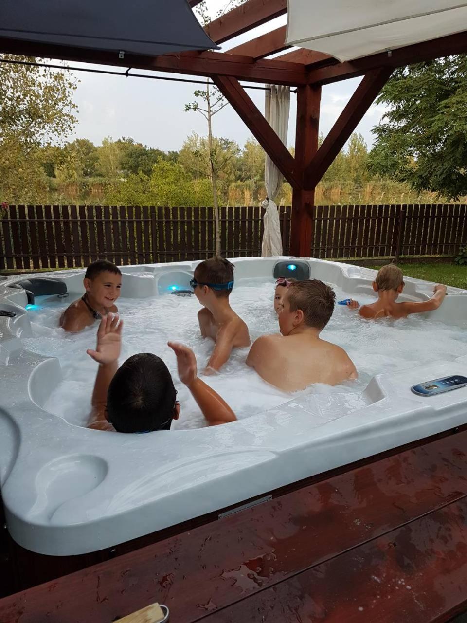 Hotel To Uti Vendeghaz Mezotur Zewnętrze zdjęcie